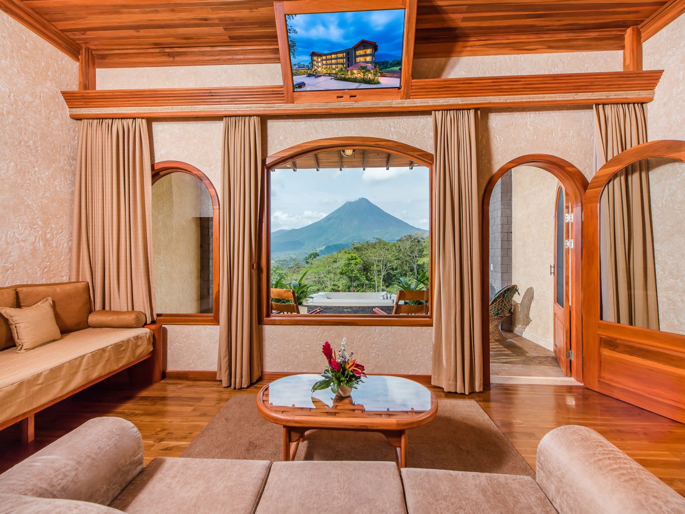 Living room of the Honeymoon Grande Vista