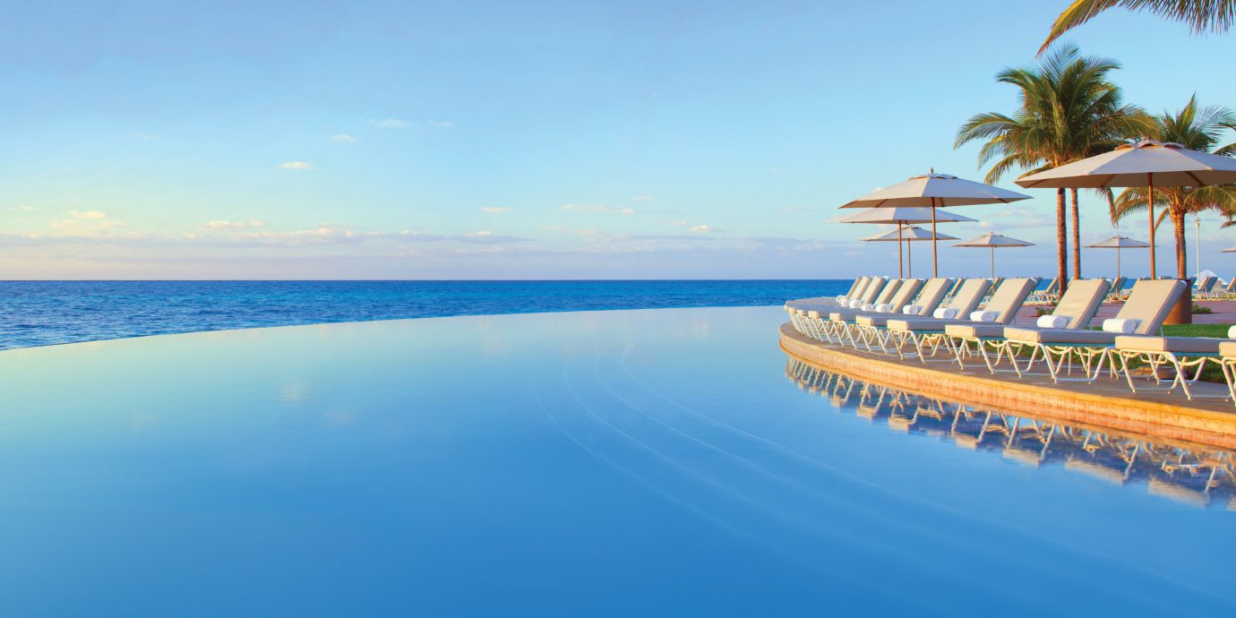 Infinity pool at Lighthouse Pointe at Grand Lucayan