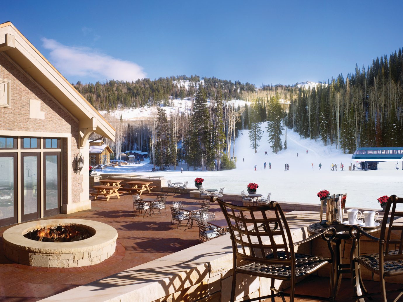 Trip Ideas Winter outdoor sky Resort estate vacation home cottage