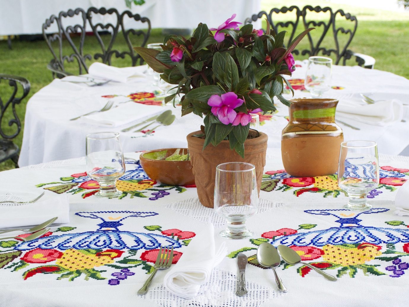 Jetsetter Guides table tablecloth flower flower arranging centrepiece floristry Party floral design event textile meal material set plant dining table