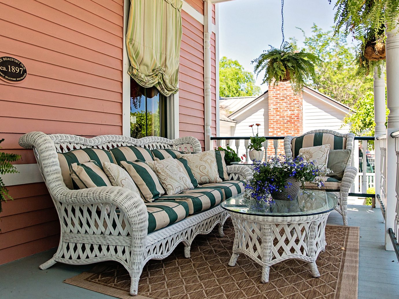 Balcony Country Deck Inn Living Lounge Trip Ideas property room porch estate home backyard outdoor structure cottage interior design real estate Villa living room Patio mansion Garden furniture stone