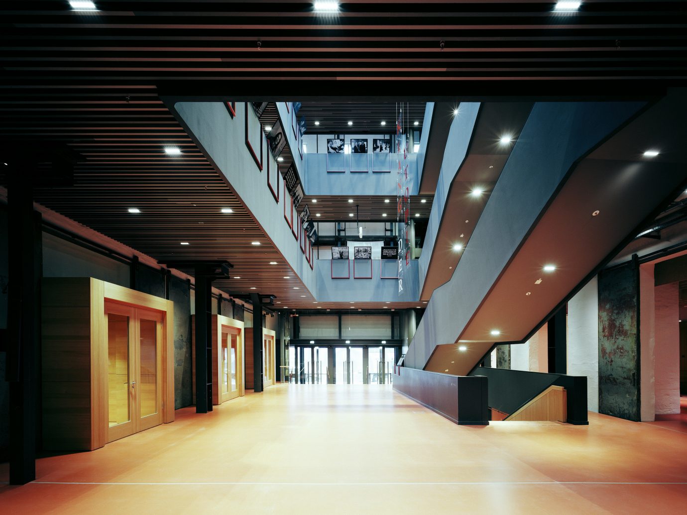 Trip Ideas floor indoor ceiling building Architecture Lobby interior design daylighting platform metropolitan area hall