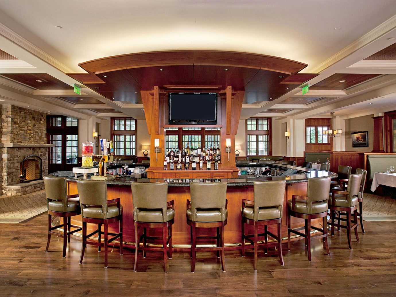 Bar Dining Drink Eat Hip Hotels Lakes + Rivers Luxury Modern Romance indoor floor ceiling table chair room Lobby furniture estate interior design restaurant function hall recreation room cafeteria conference hall dining room real estate café convention center ballroom area several