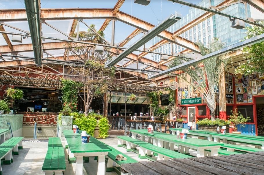 Food + Drink building ground outdoor green Resort real estate plaza outdoor structure restaurant area