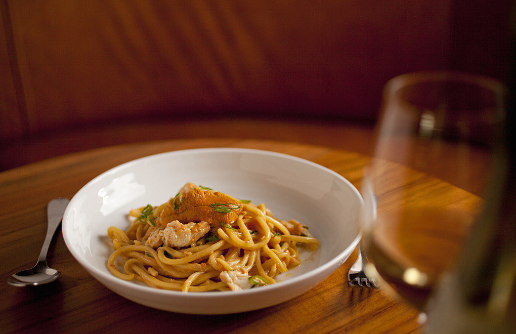 table food plate indoor dish cuisine spaghetti meal italian food produce carbonara pasta