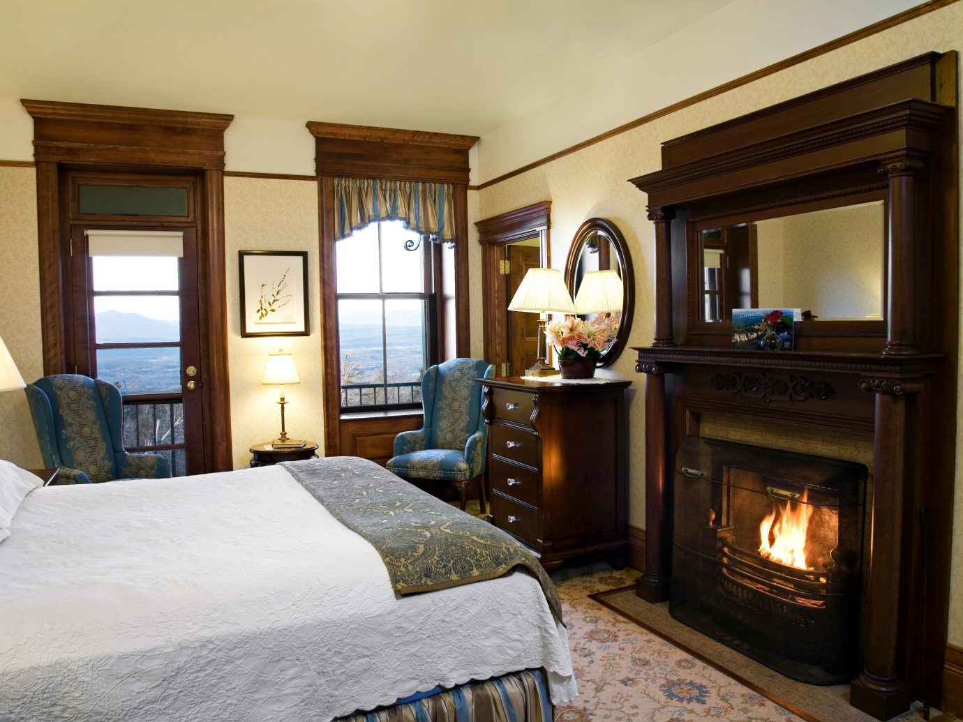 Bedroom Classic Fireplace Hotels Lakes + Rivers Luxury Mountains New York Outdoor Activities Resort Romance Romantic Hotels indoor wall room bed floor property estate home house living room Suite cottage real estate interior design mansion Villa farmhouse apartment decorated