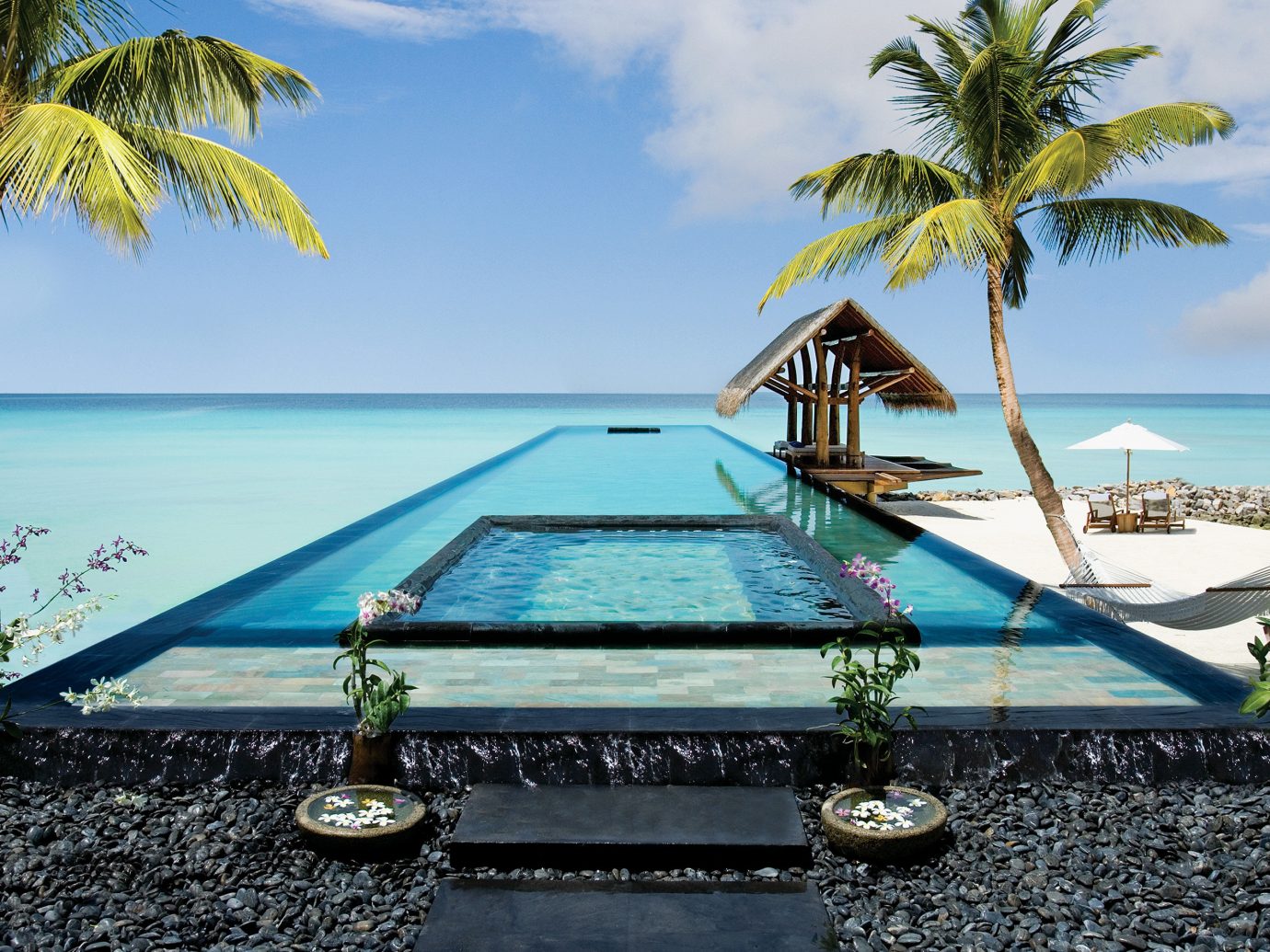 Infinity Pool And One & Only Reethi Rah In Maldives