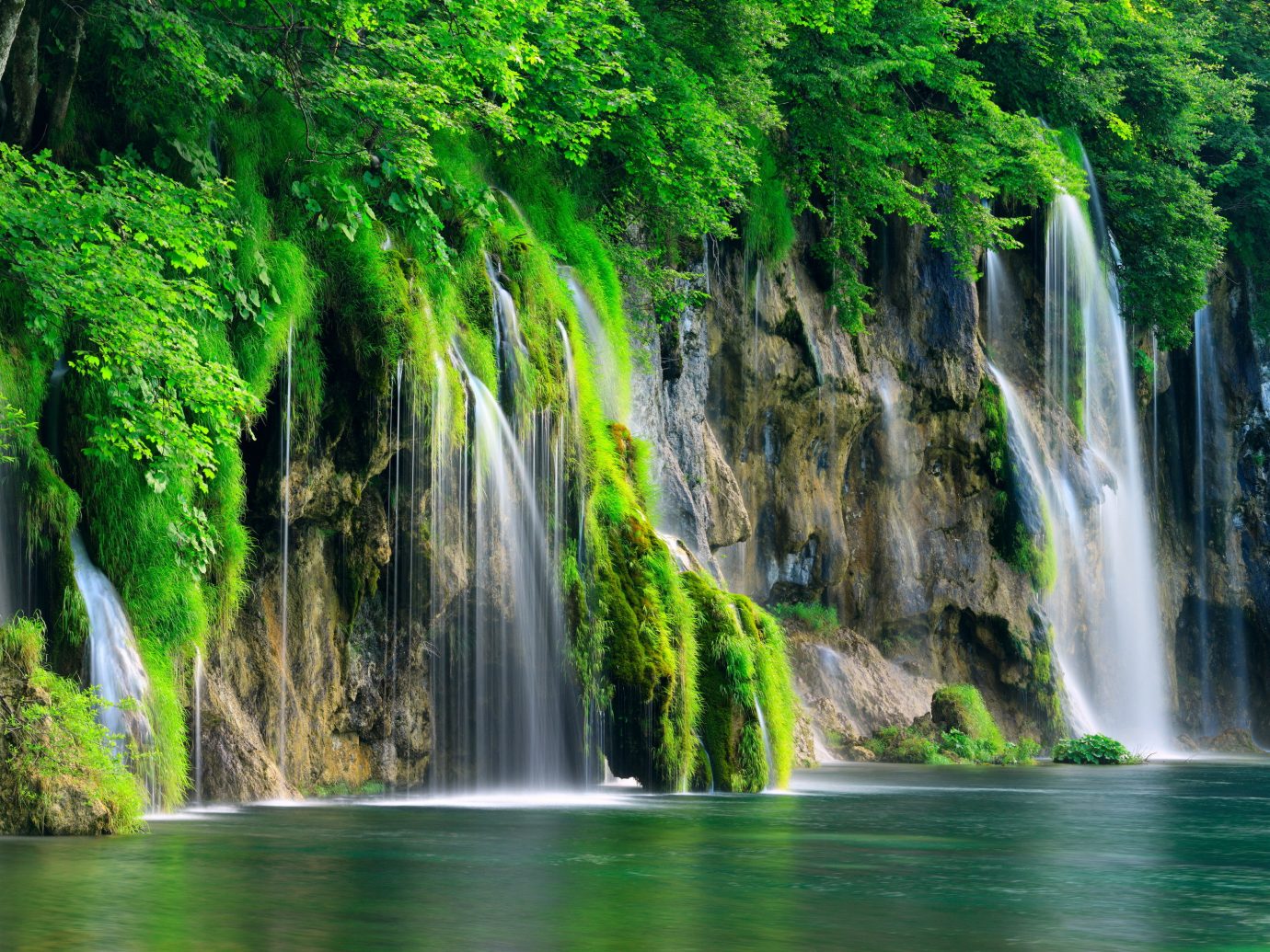 Offbeat Nature tree Waterfall outdoor water body of water green vegetation water feature watercourse Forest rainforest River wasserfall Jungle stream surrounded wooded