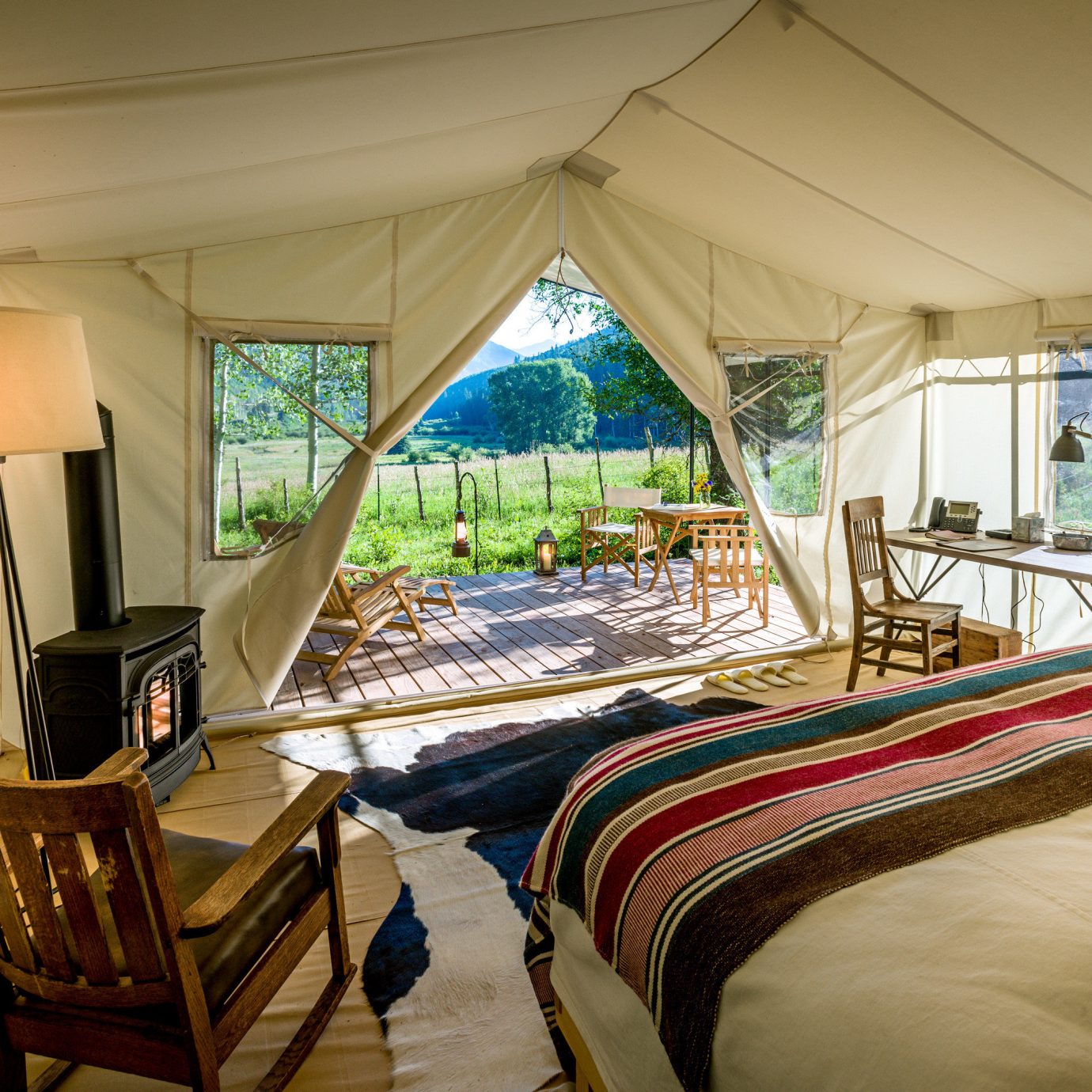 Adventure Bedroom Country Forest Glamping Mountains Rustic Wellness property Resort house Villa cottage home Suite