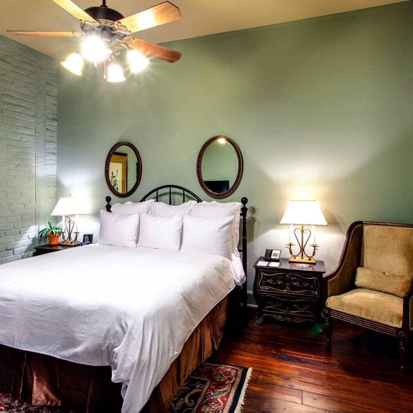 B&B Bedroom Cultural Drink Eat Entertainment Nightlife property cottage Suite home Villa farmhouse painting