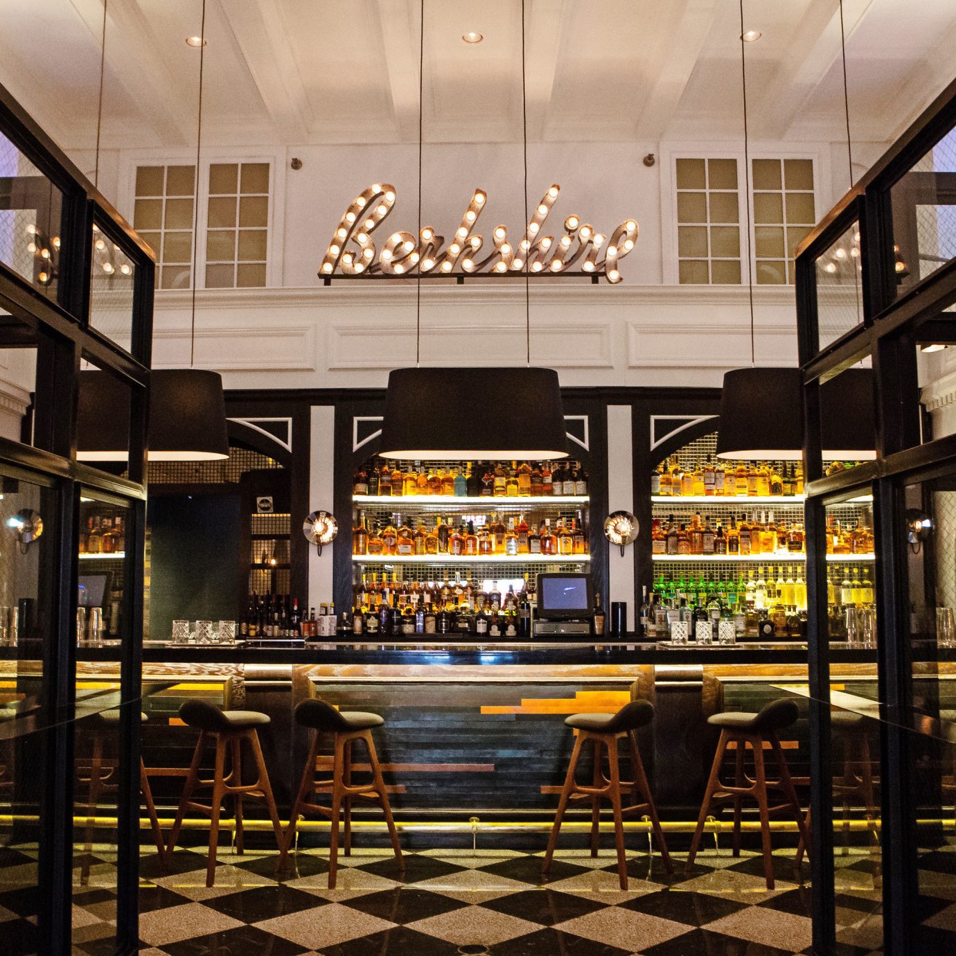 Budget Dining Hip Hotels Luxury Modern restaurant Bar lighting Lobby