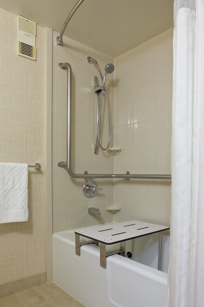 Bath Classic Resort bathroom property toilet sink plumbing fixture white shower cottage rack tiled