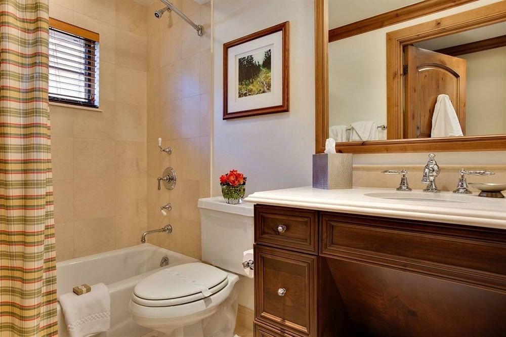 Bath Classic bathroom property toilet sink home cottage Suite tub bathtub