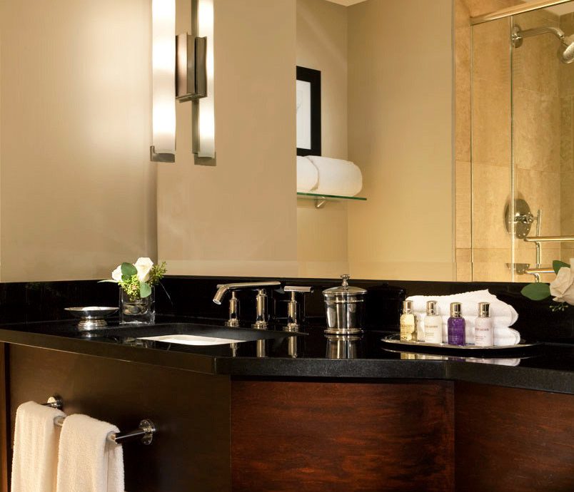 Bath Luxury bathroom mirror sink cabinetry home Kitchen countertop lighting towel vanity Suite Modern fancy