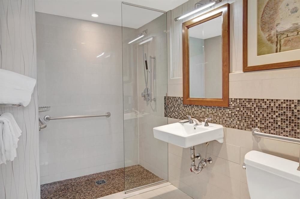bathroom sink mirror property toilet home cottage plumbing fixture Suite tub tiled bathtub tile Bath
