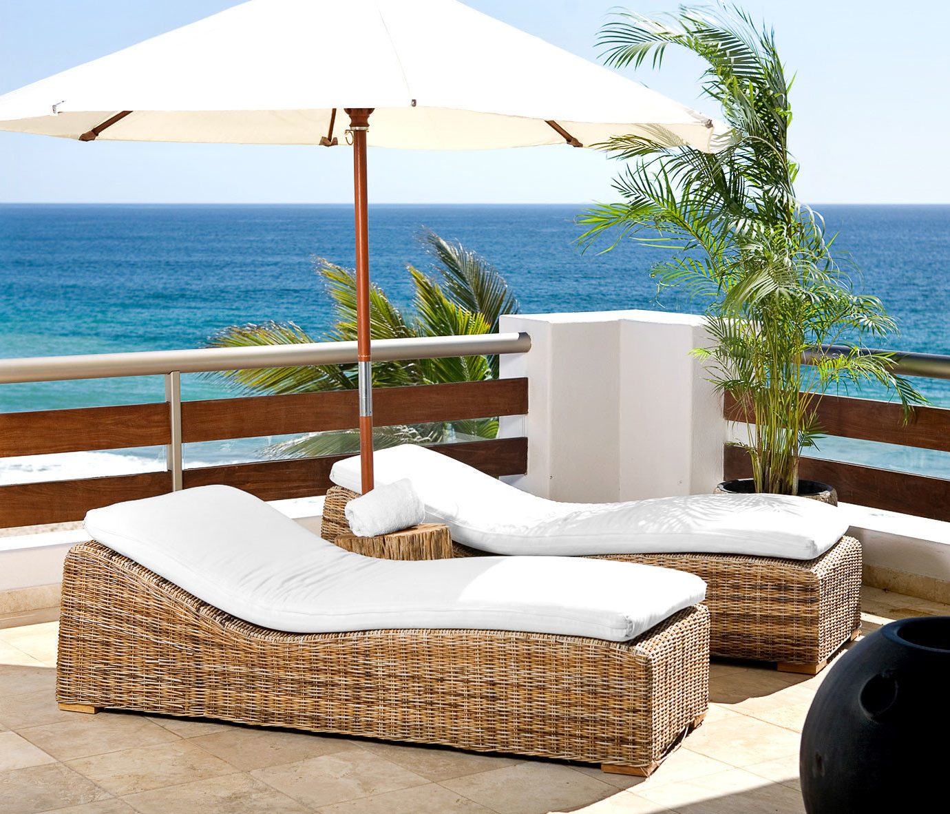Beach Beachfront Lounge Luxury Patio sky water property swimming pool Ocean overlooking Villa home cottage living room condominium Resort Suite shore