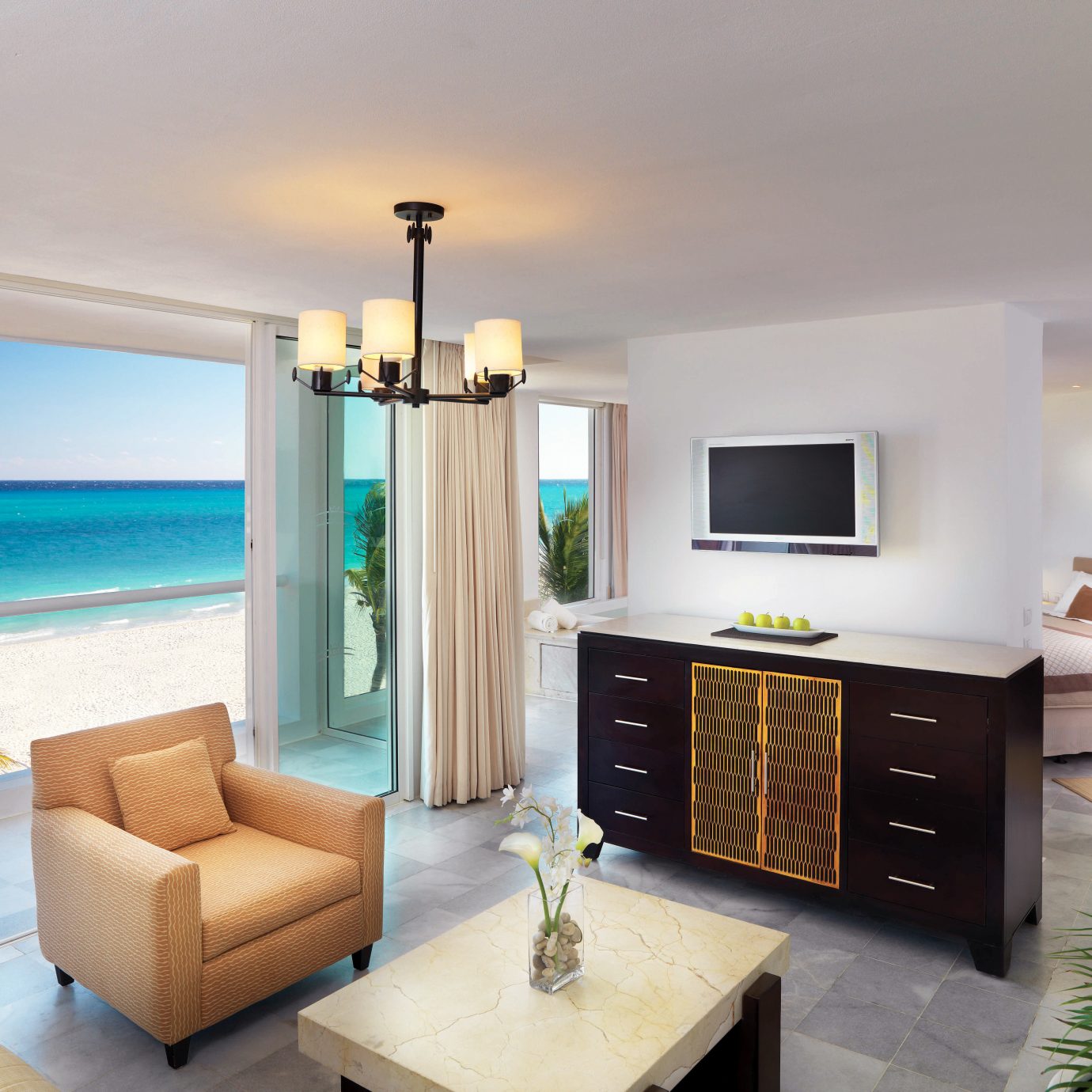 Beachfront Bedroom Scenic views Suite property living room home condominium Villa cottage flat Modern