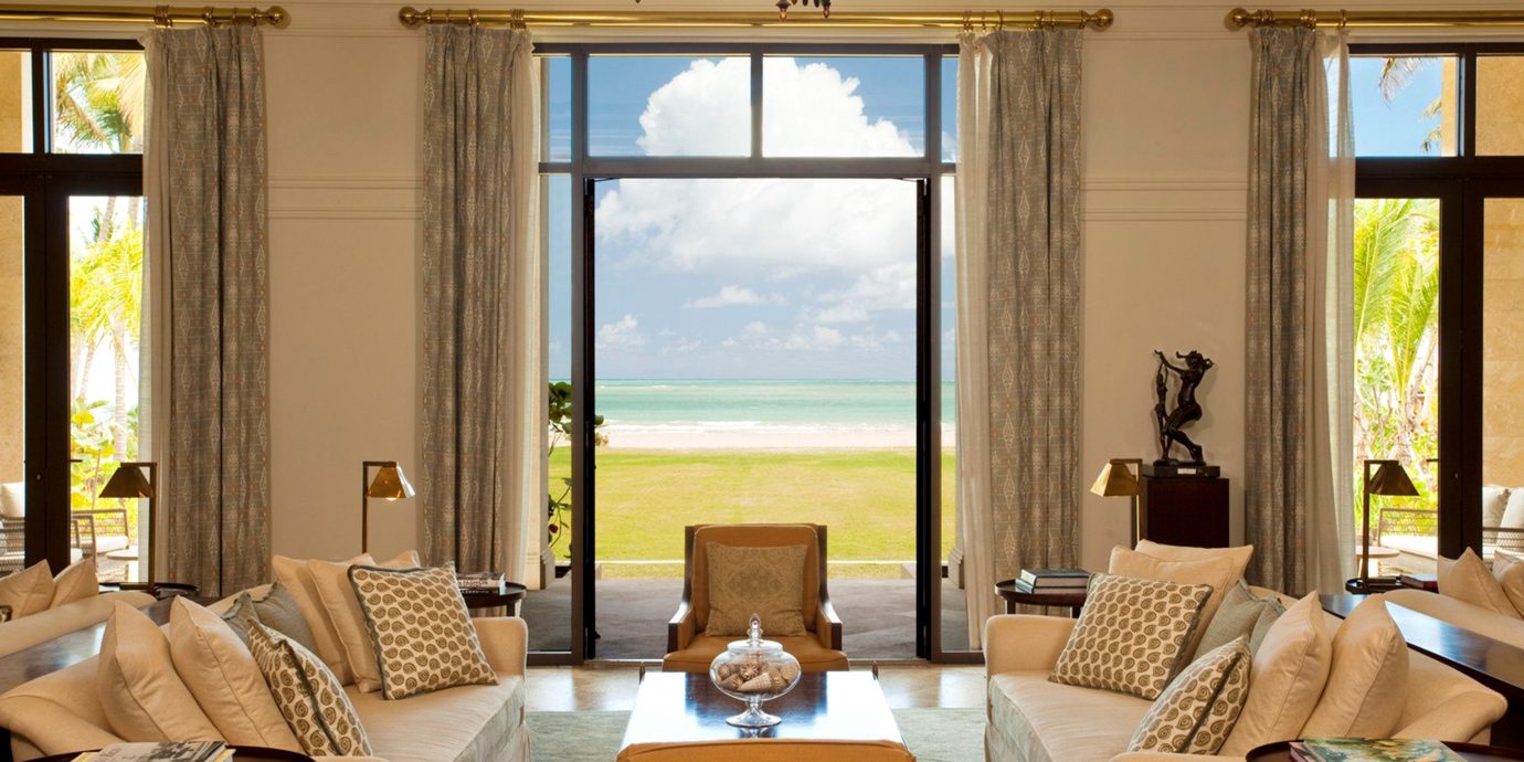 Beachfront Lounge Luxury Resort Scenic views living room property home condominium Suite Villa mansion cottage
