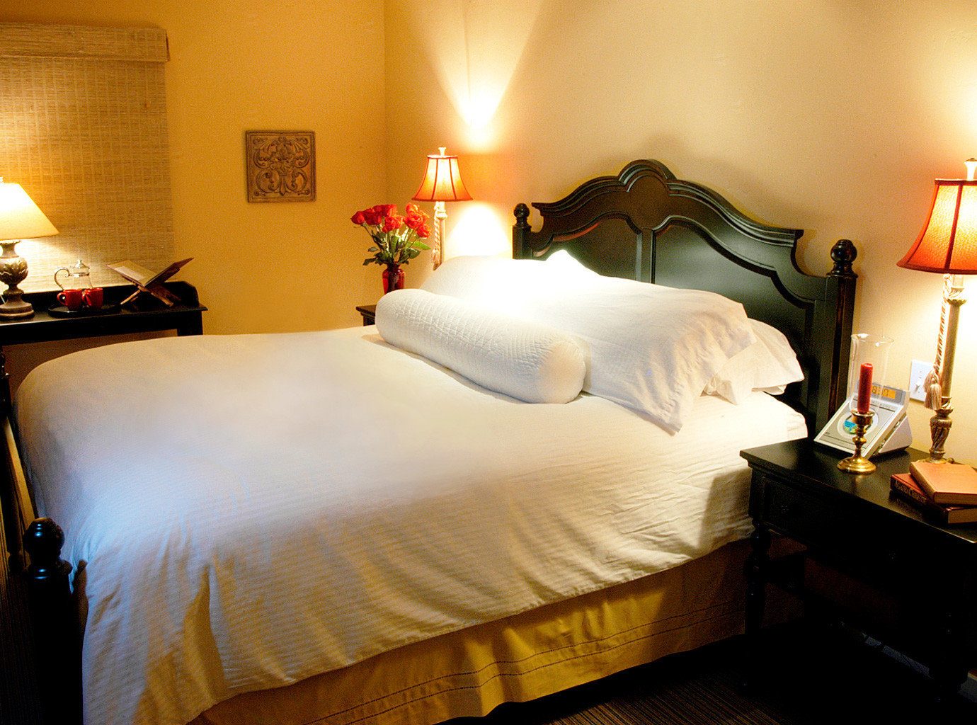 Bedroom Boutique Inn property lamp Suite pillow cottage bed sheet orange night