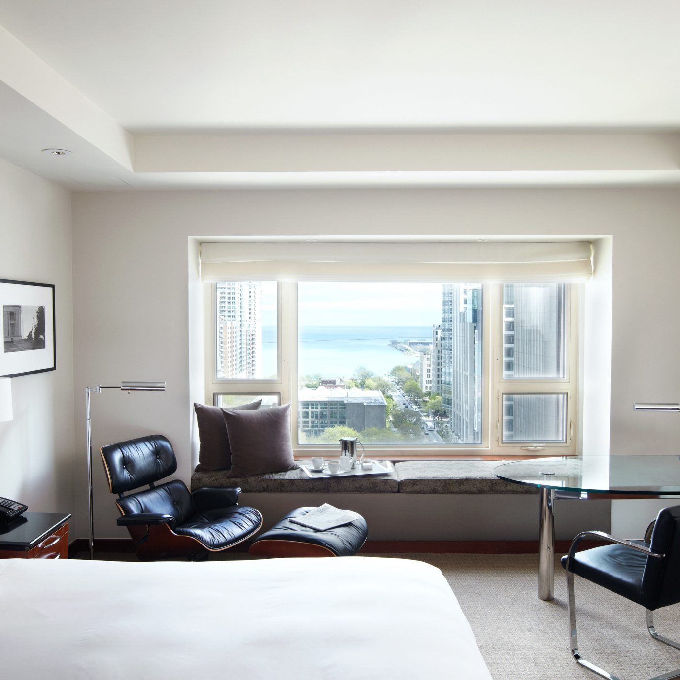 Bedroom City Hotels Lounge Luxury Scenic views Suite property living room condominium home cottage daylighting loft flat
