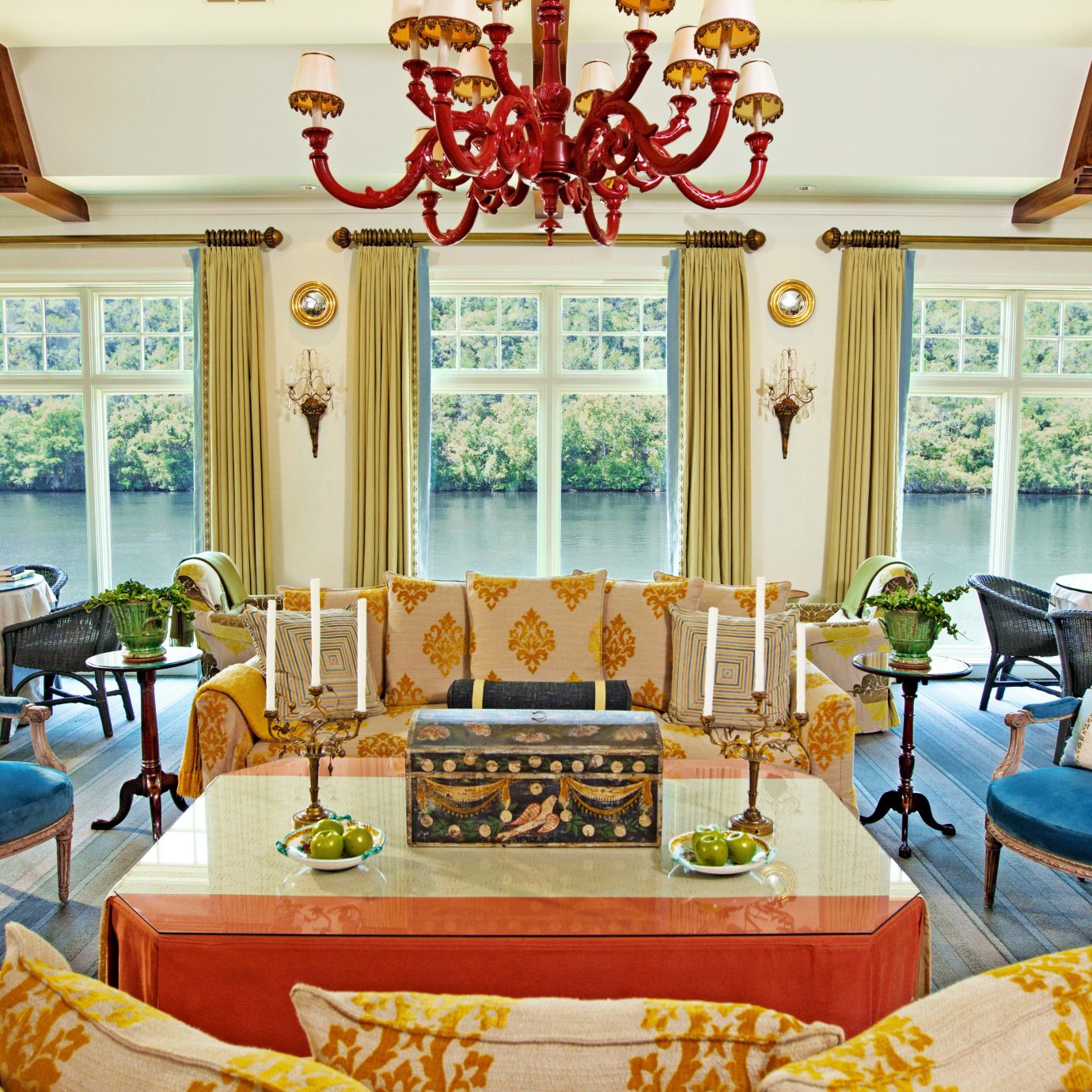 Classic Elegant Luxury Suite property living room home cottage Resort Bedroom