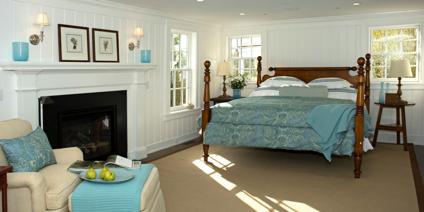 Bedroom Classic Fireplace Waterfront property home living room cottage Suite