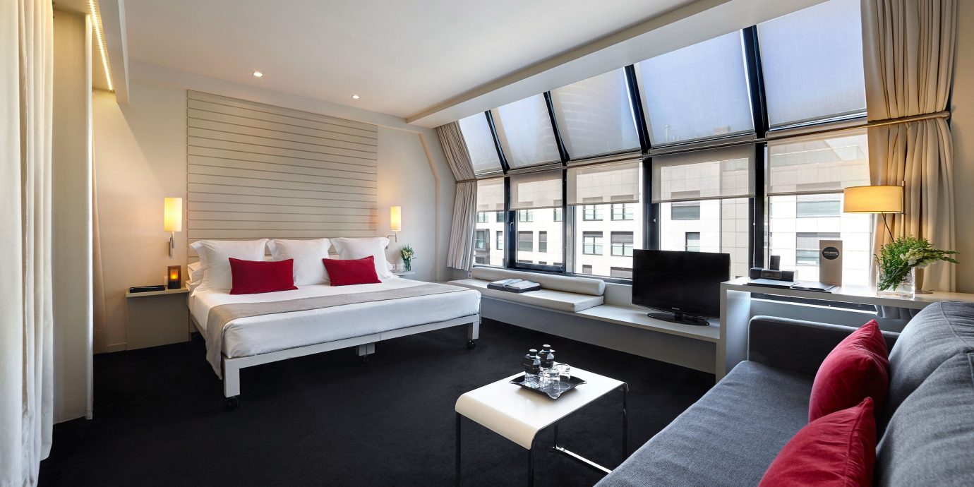 Classic Hip Luxury Modern Scenic views property living room Suite Bedroom home condominium cottage