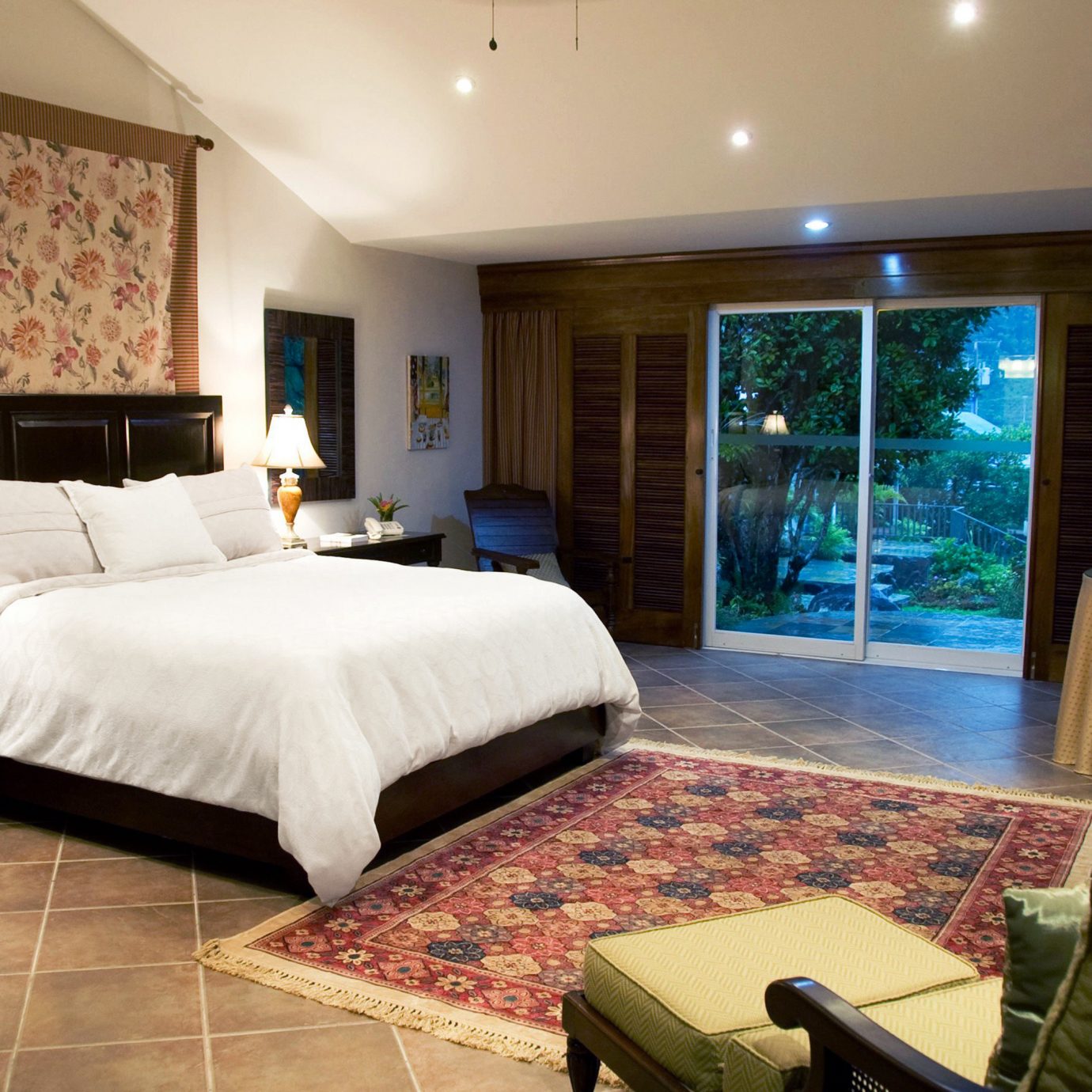 Bedroom Classic sofa property Suite living room home cottage condominium Villa Resort mansion
