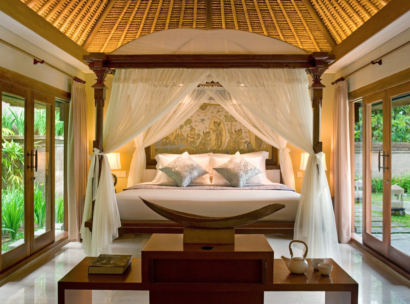 Bedroom Cultural Eco Elegant Jungle Patio Resort Villa Wellness property home cottage mansion porch living room tub