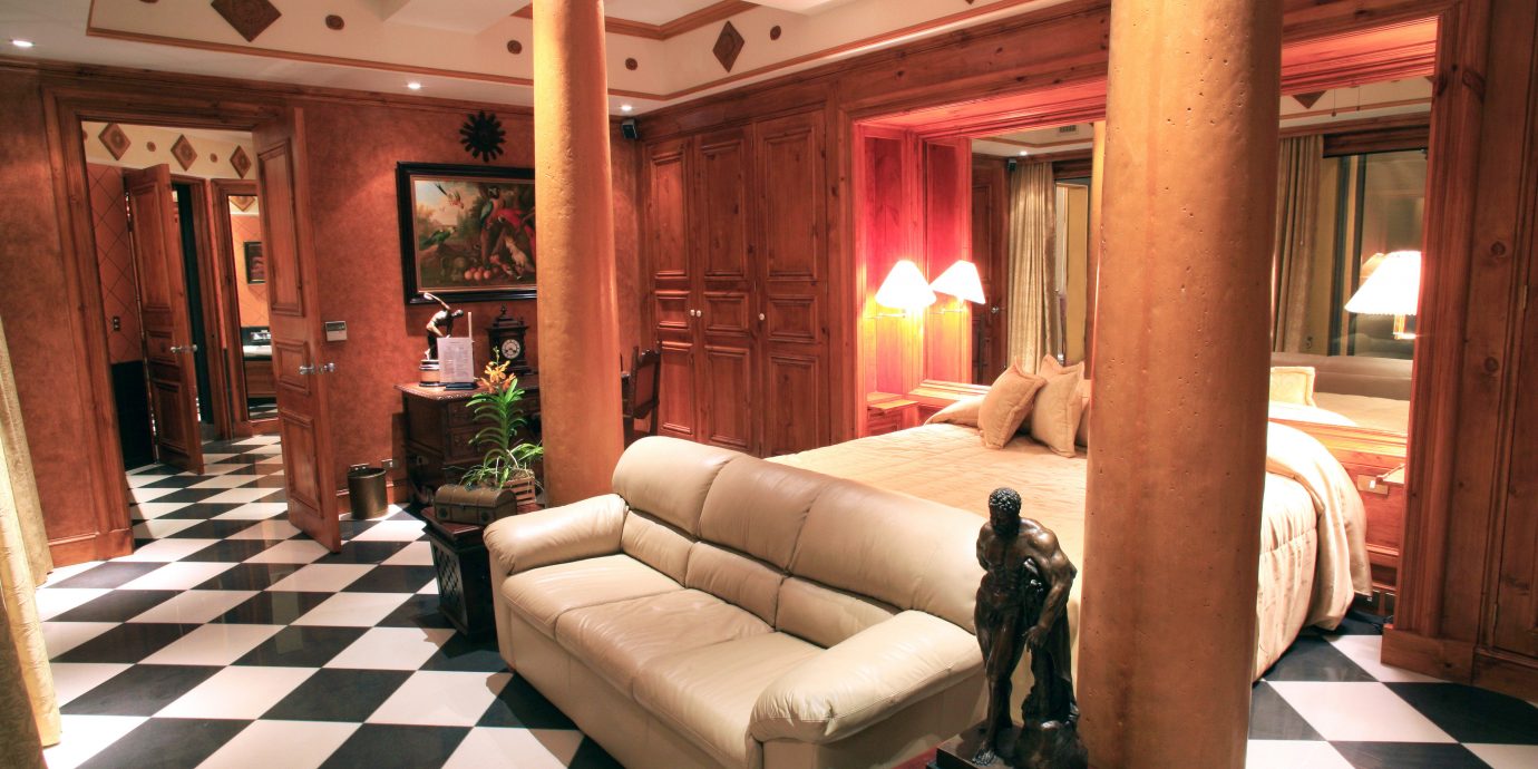 Bedroom Elegant Historic Luxury Romantic Suite Villa property living room Lobby home mansion condominium cottage Resort recreation room