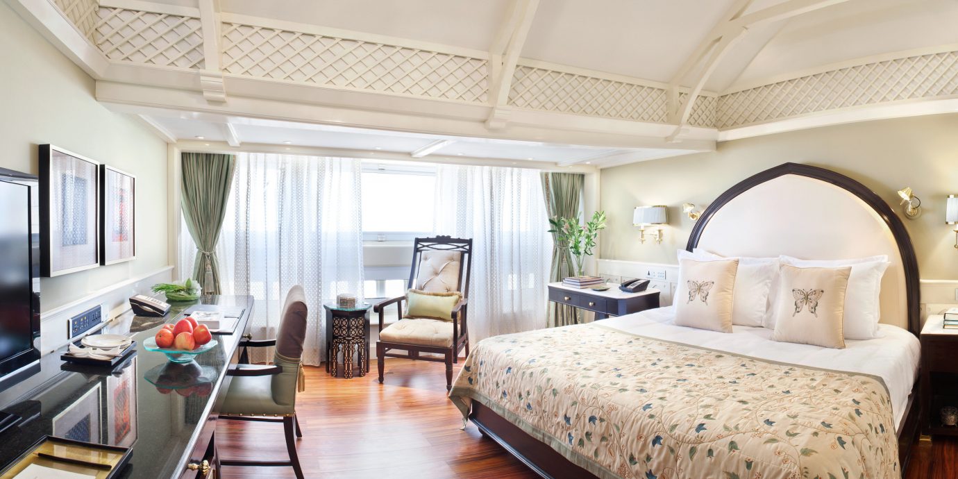 Bedroom Elegant Historic Luxury property Suite cottage Resort living room vehicle condominium