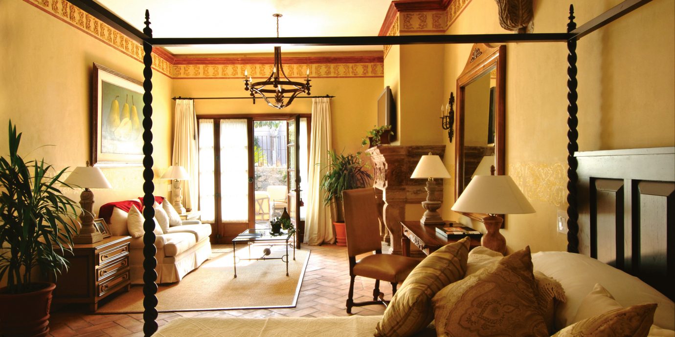 Bedroom Elegant Historic Luxury Romantic Suite property living room home Villa cottage mansion farmhouse