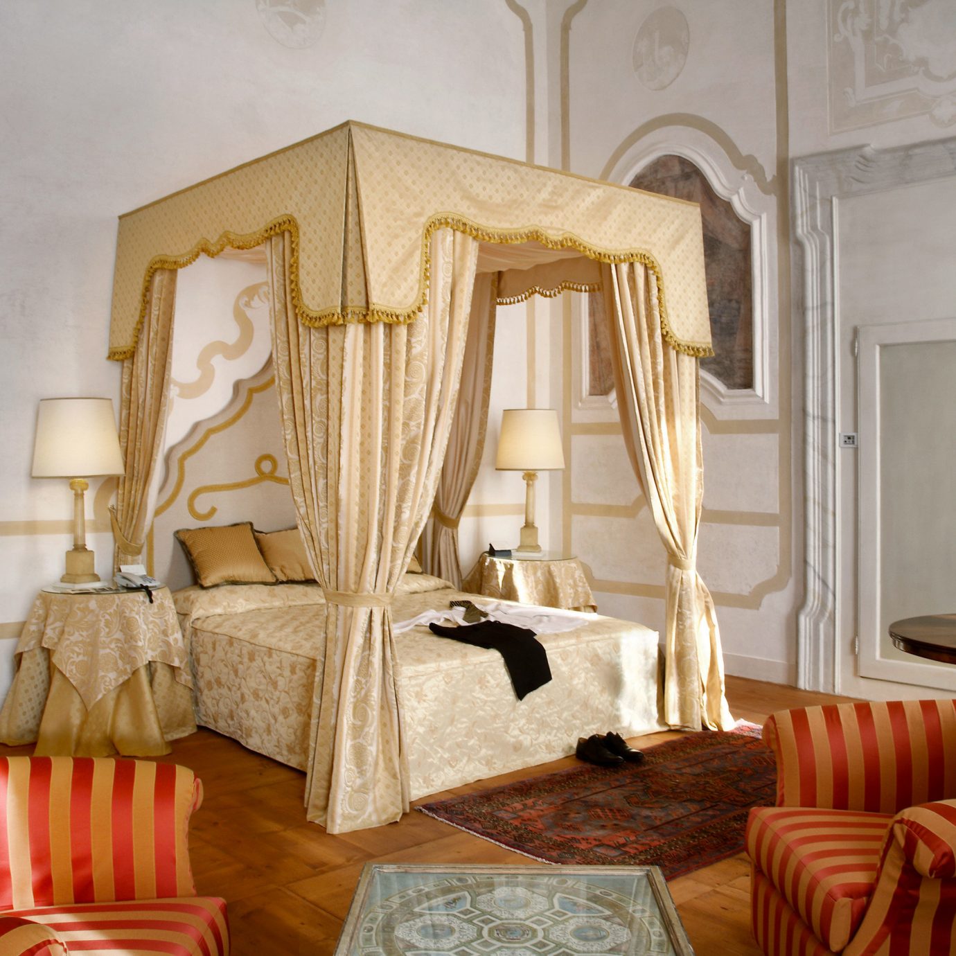 Bedroom Elegant Historic property living room home curtain cottage Suite mansion