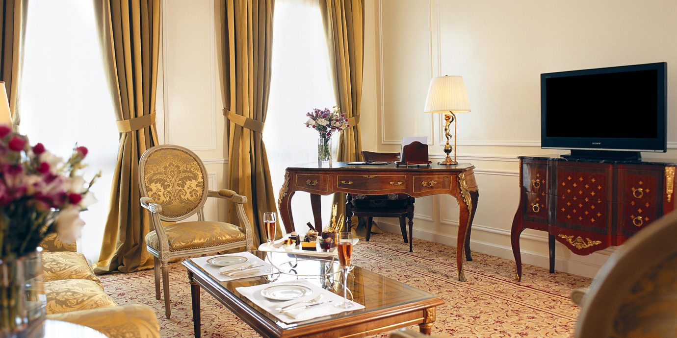 Bedroom Elegant Hotels Luxury property chair living room home Suite Villa cottage mansion dining table