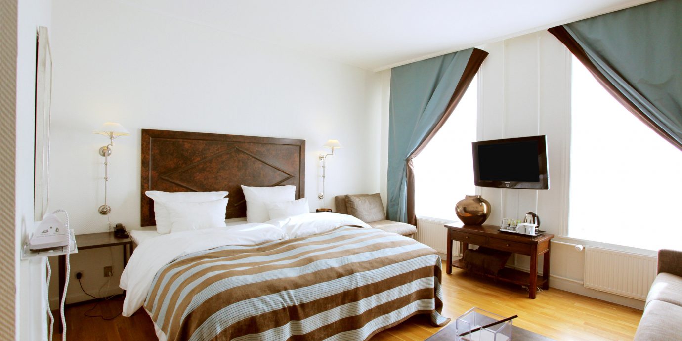 Bedroom Elegant Luxury Modern Suite property cottage Villa