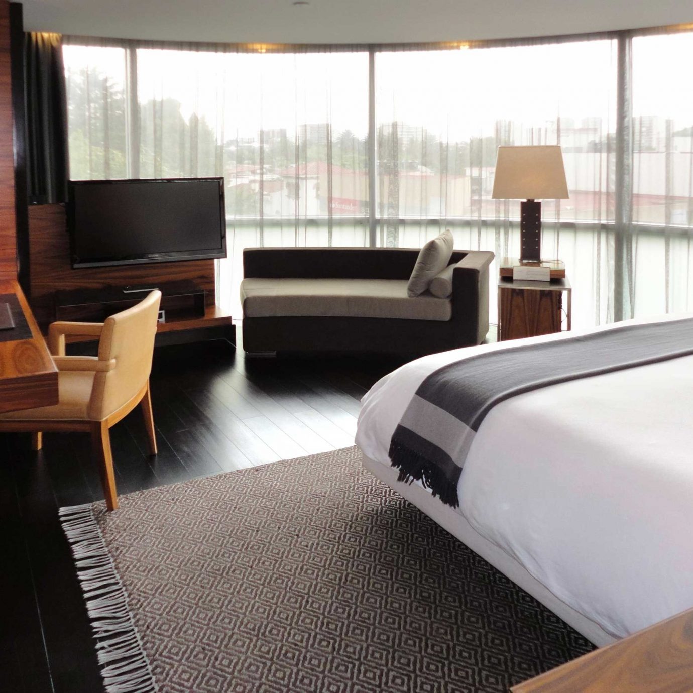 Bedroom Elegant Luxury Modern Scenic views Suite property yacht condominium vehicle