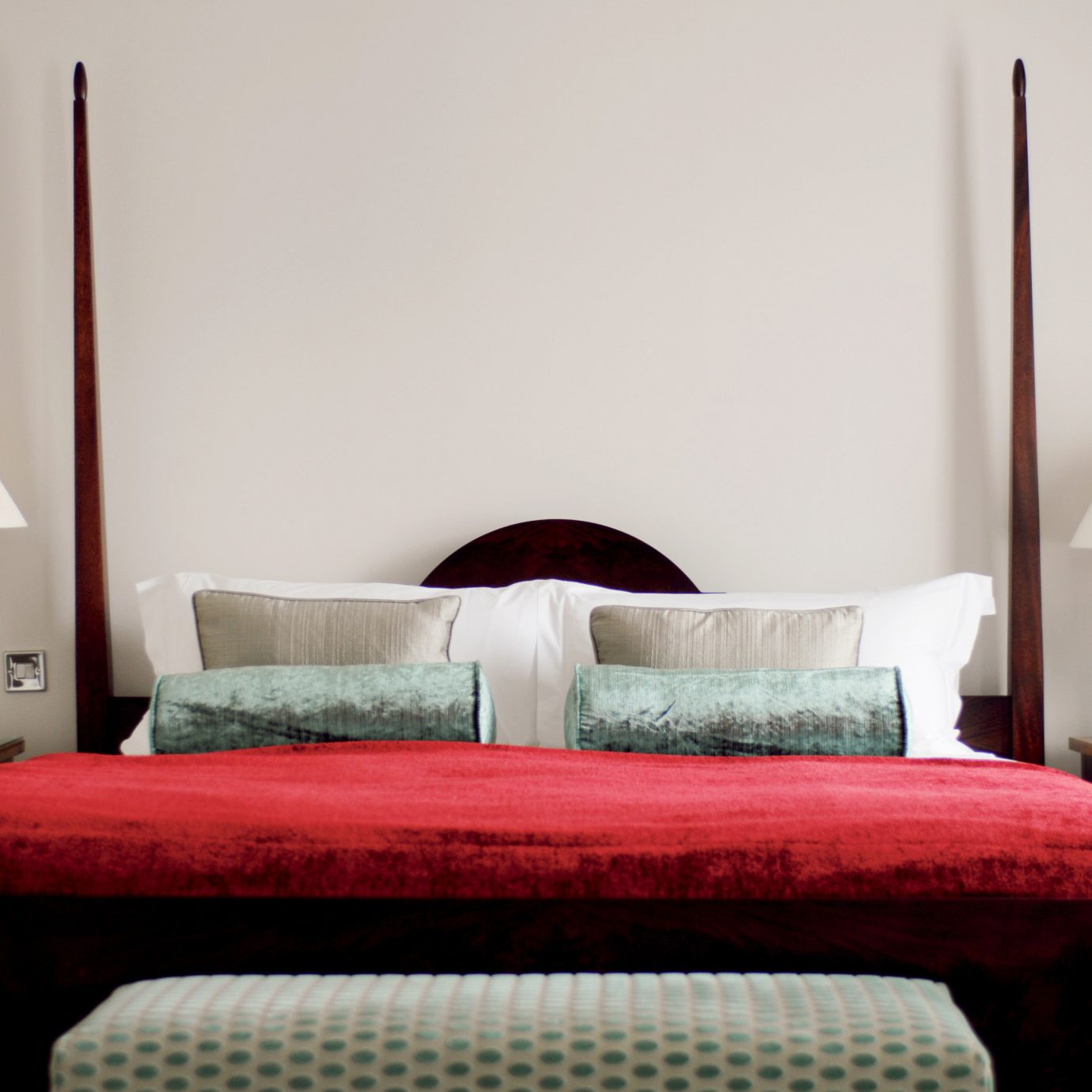 Bedroom Elegant Luxury Suite sofa red property living room pillow bed frame bed sheet