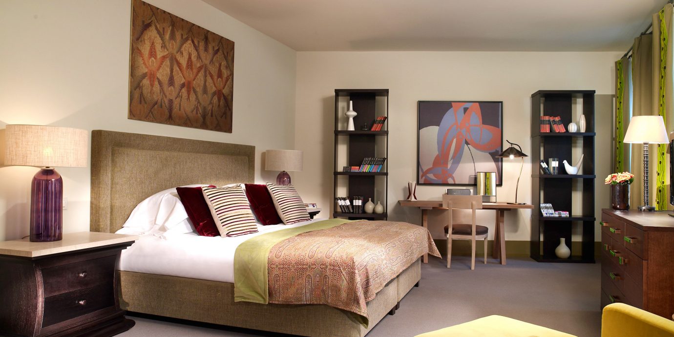 Bedroom Elegant Luxury Suite sofa living room property home hardwood cottage condominium flat