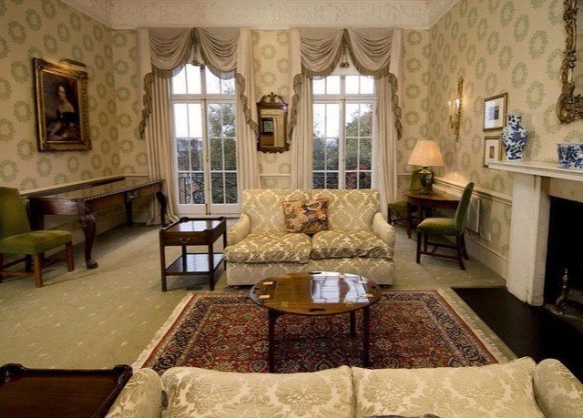 living room property home cottage mansion Villa Fireplace farmhouse Suite Bedroom