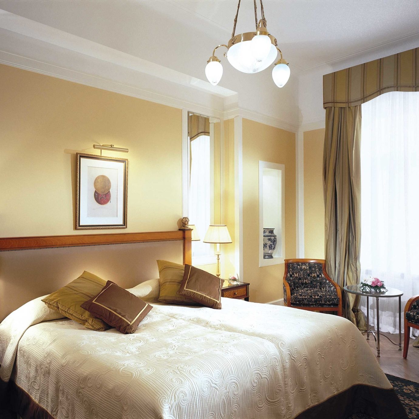 Bedroom Hip Hotels Luxury Luxury Travel Suite sofa property scene double living room cottage Villa flat lamp