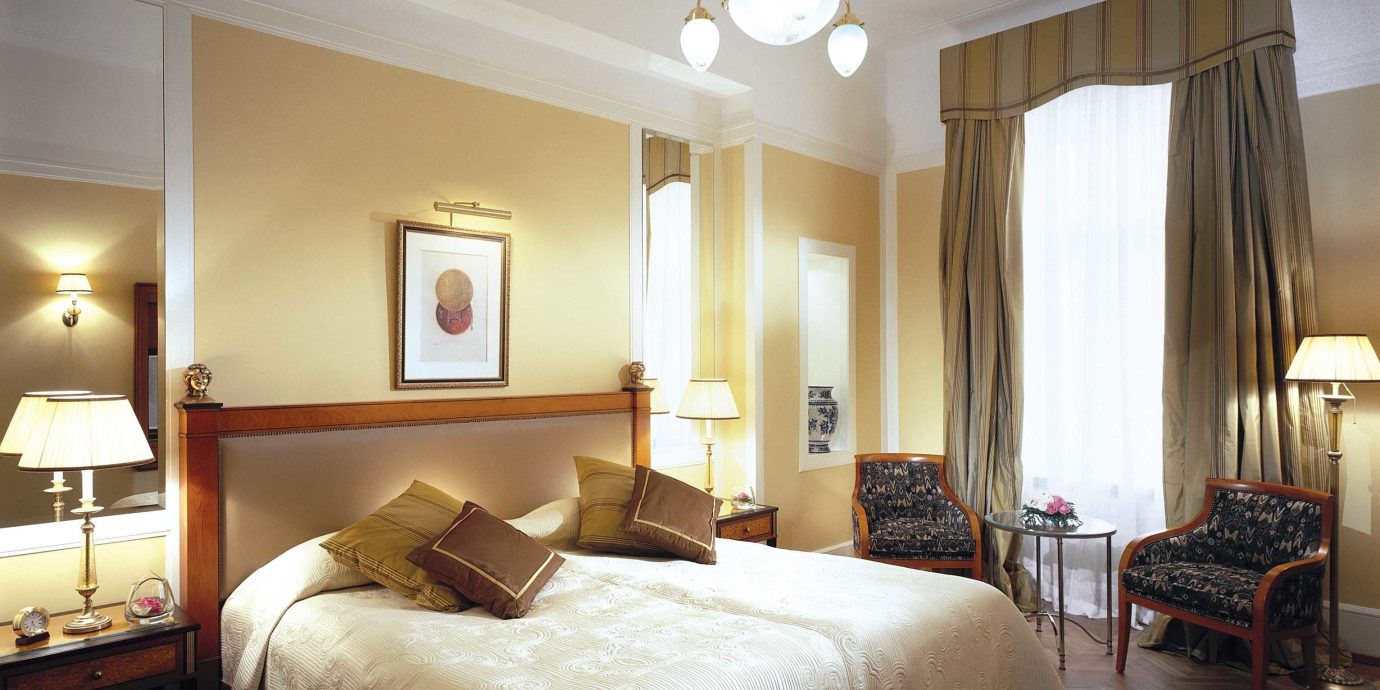 Bedroom Hip Hotels Luxury Luxury Travel Suite sofa property scene double living room cottage Villa flat lamp