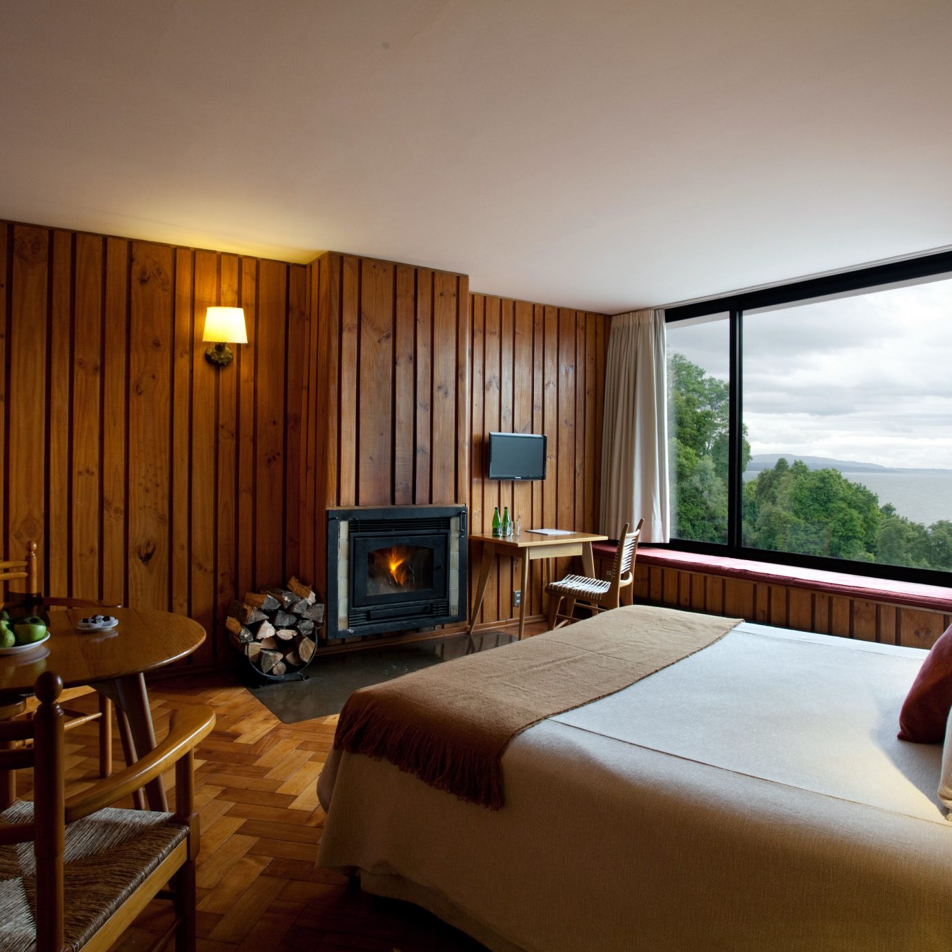 Bedroom Luxury Modern Resort Scenic views property Suite Villa cottage condominium