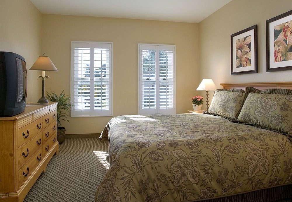 Bedroom Luxury Modern Suite sofa property cottage home hardwood bed sheet lamp