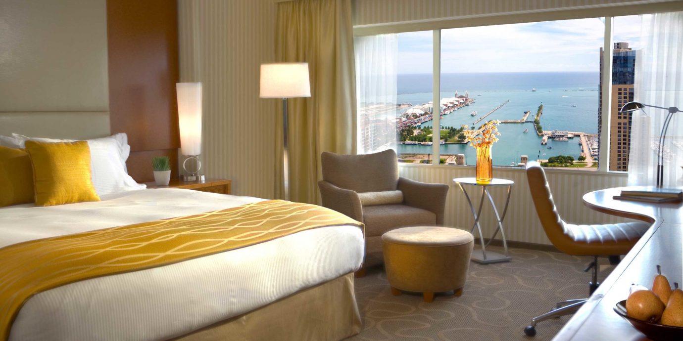 Bedroom Luxury Scenic views Suite property Resort Villa cottage condominium nice