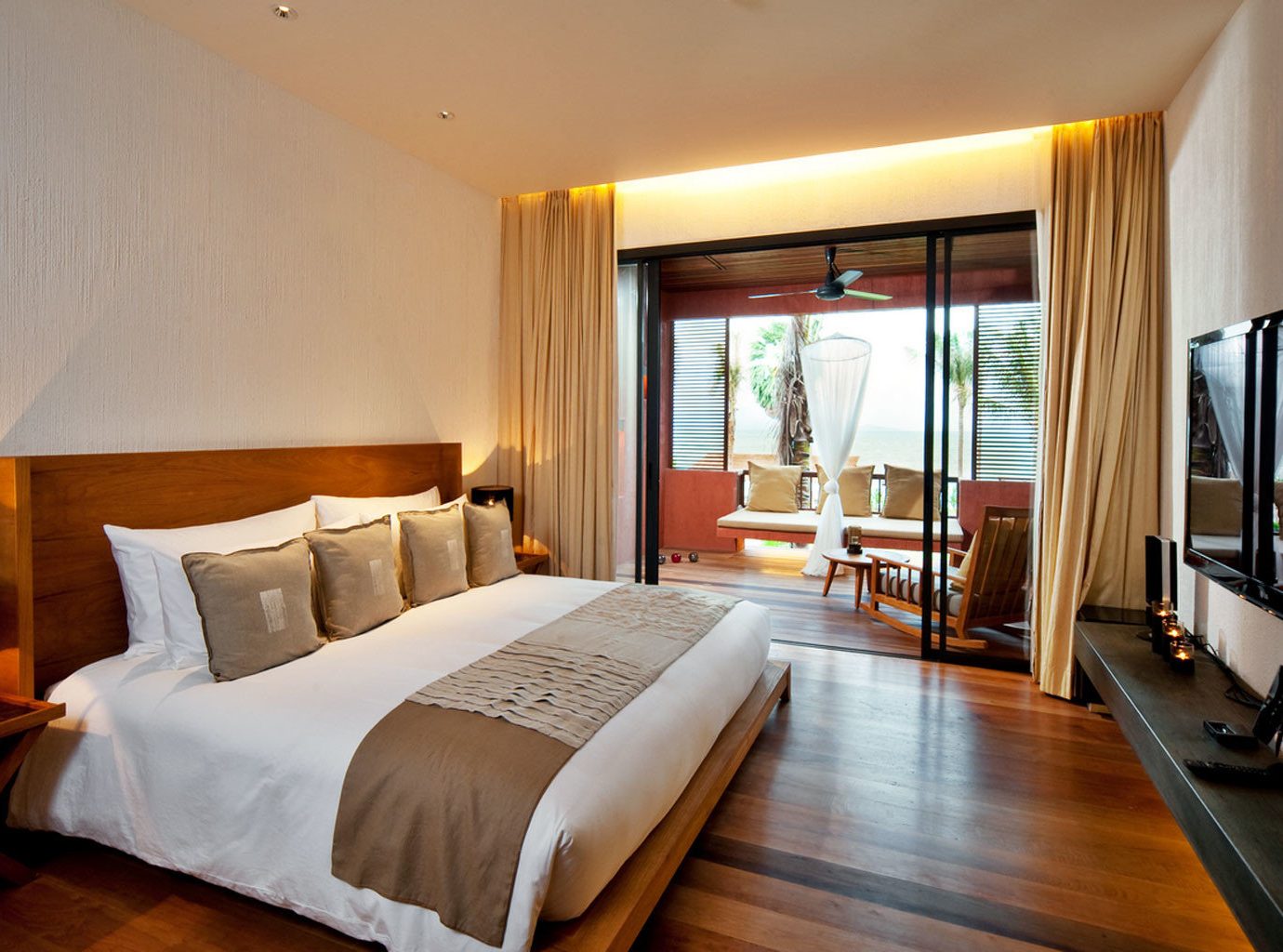 Bedroom Modern Scenic views Suite property Resort Villa cottage condominium lamp
