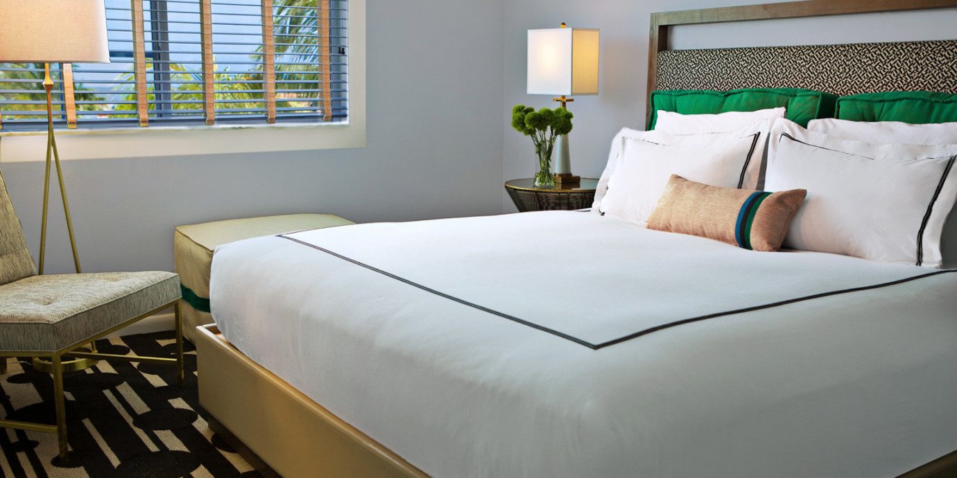 Bedroom Modern Resort sofa property green pillow bed frame bed sheet Suite cottage lamp