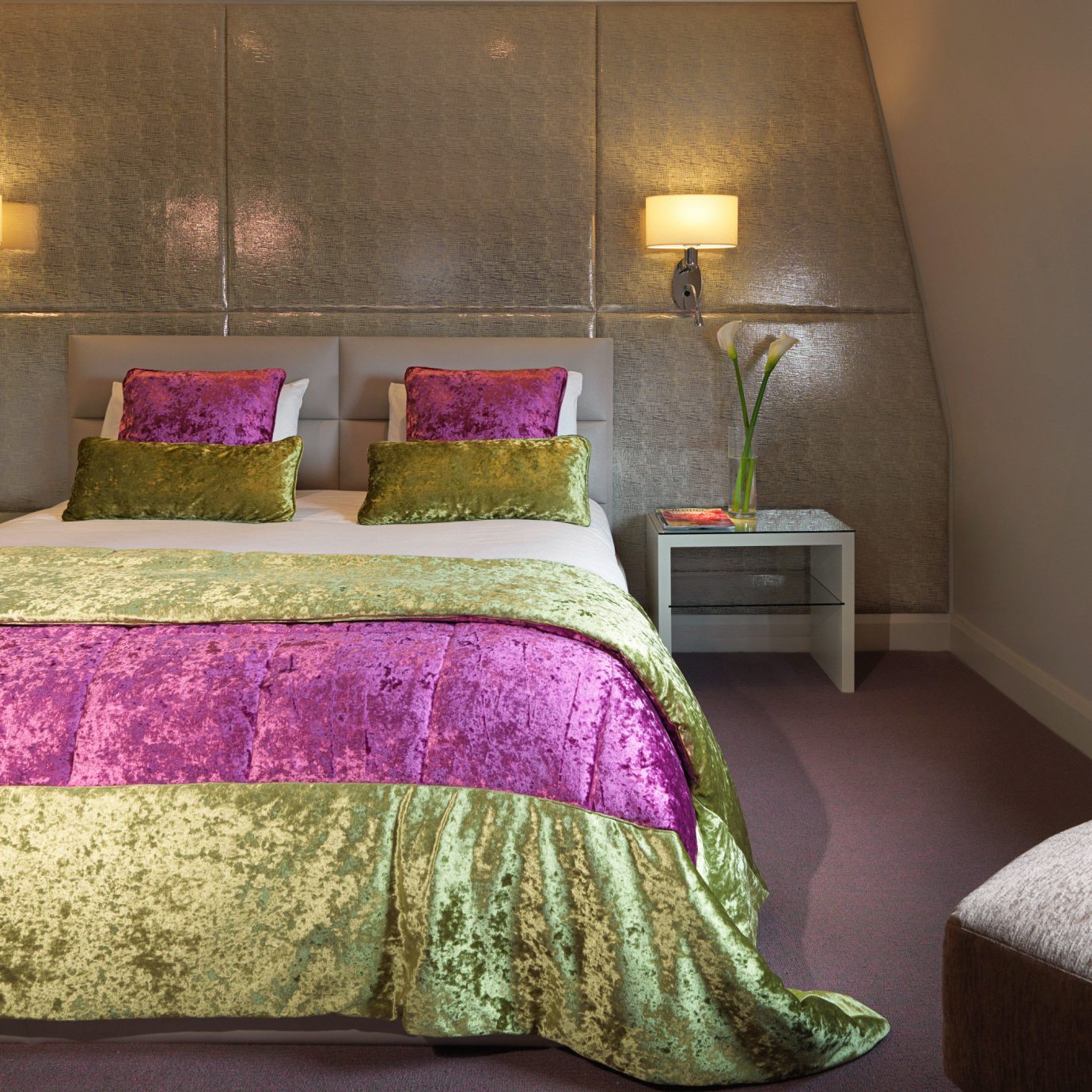 Bedroom Modern property pink purple green Suite cottage bed sheet hardwood pillow lamp bright