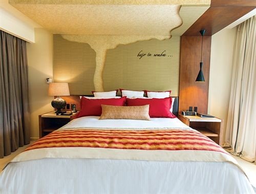 Bedroom property Suite pillow cottage Resort night lamp
