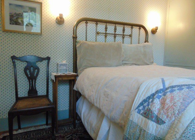 property Bedroom cottage Suite bed sheet
