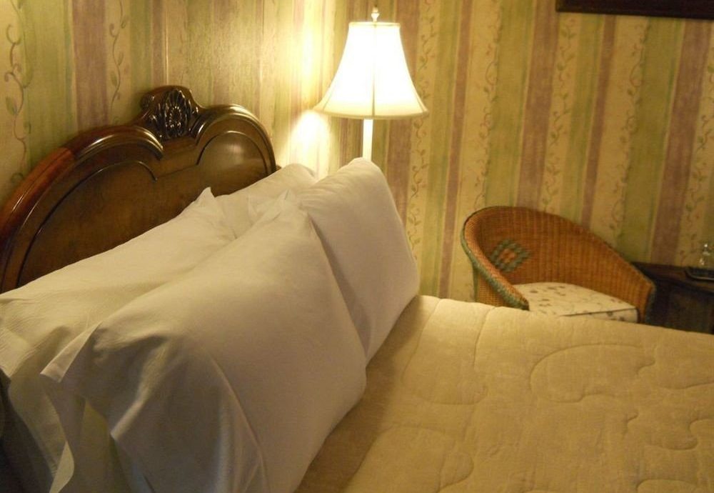 property Bedroom Suite cottage bed sheet